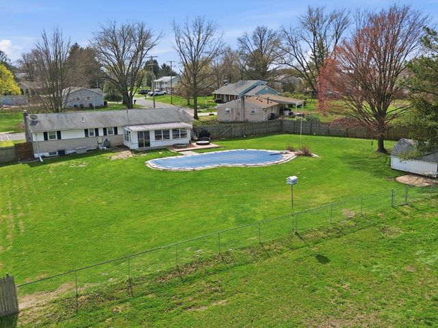 3185 LEHR DR, York, PA 17404