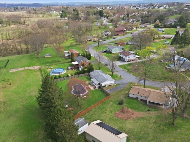 3185 LEHR DR, York, PA 17404