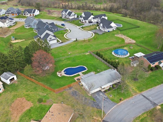 3185 LEHR DR, York, PA 17404