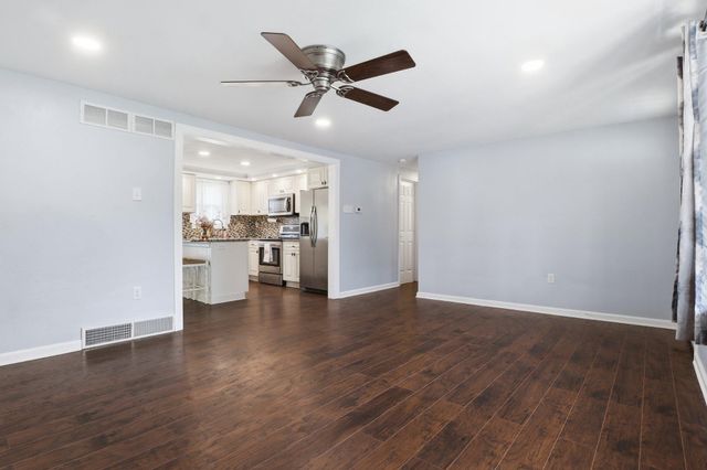 3185 LEHR DR, York, PA 17404