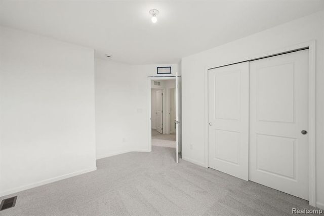 5582 East Spaniel Drive, Ann Arbor, MI 48108