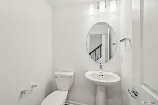 5582 East Spaniel Drive, Ann Arbor, MI 48108