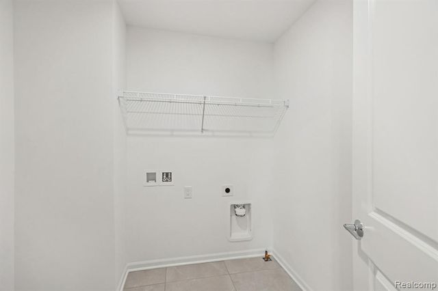 5582 East Spaniel Drive, Ann Arbor, MI 48108