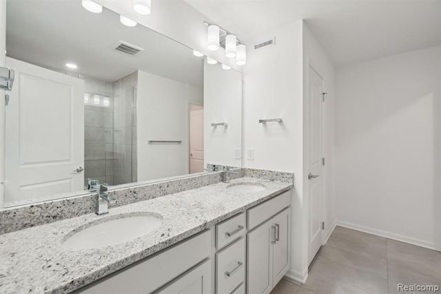 5582 East Spaniel Drive, Ann Arbor, MI 48108