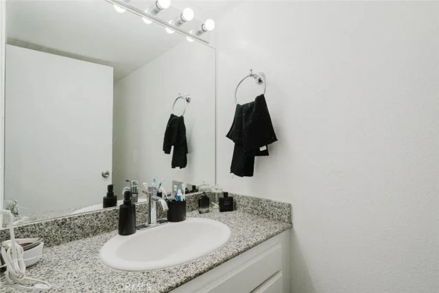 14345 Foothill Boulevard 107, Sylmar, CA 91342