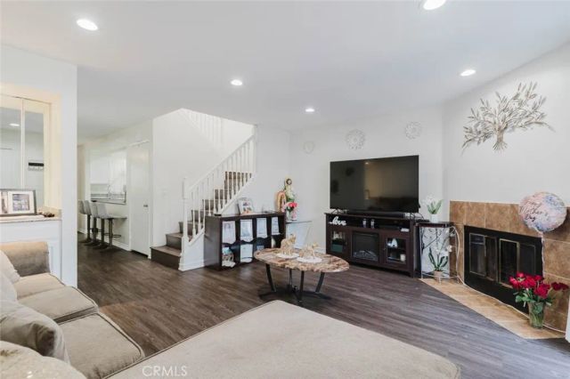 14345 Foothill Boulevard 107, Sylmar, CA 91342