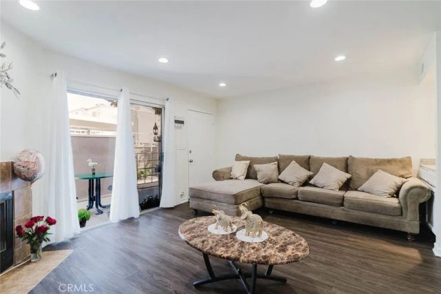 14345 Foothill Boulevard 107, Sylmar, CA 91342