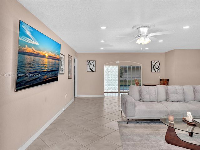 8970 Johnson St, Pembroke Pines, FL 33024