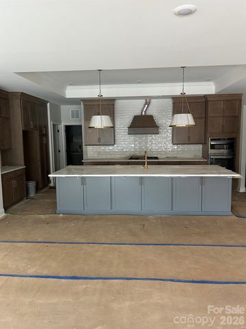 3015 Five Creek Road, Charlotte, NC 28213