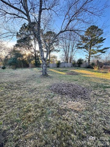 6226 Coach Hill Lane, Charlotte, NC 28212