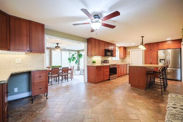 107 Birchwood Dr, North Attleboro, MA 02763