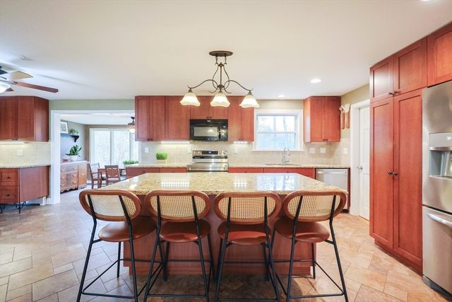 107 Birchwood Dr, North Attleboro, MA 02763