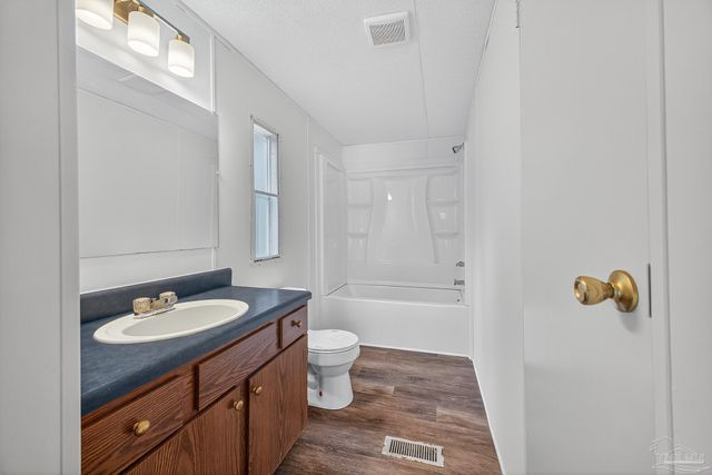 3801 Legend Creek Dr, Pace, FL 32571