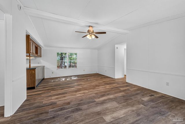 3801 Legend Creek Dr, Pace, FL 32571