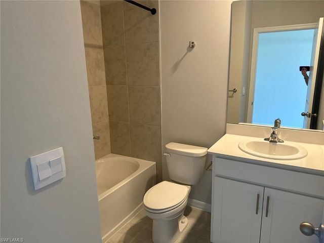 522 NW 7th ST, Cape Coral, FL 33993