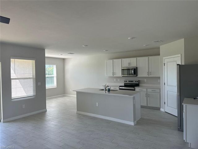 522 NW 7th ST, Cape Coral, FL 33993