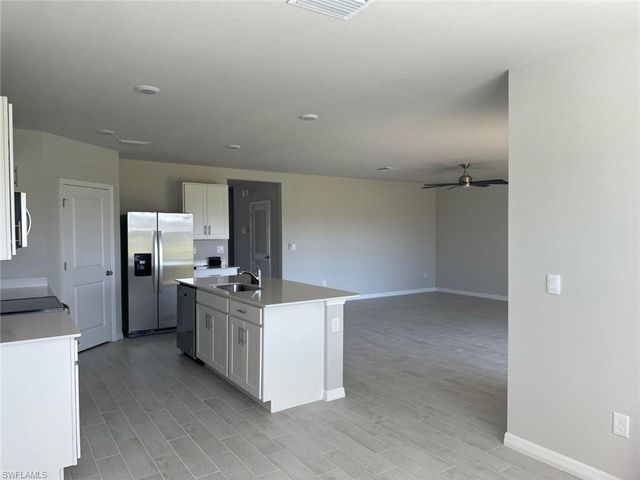 522 NW 7th ST, Cape Coral, FL 33993