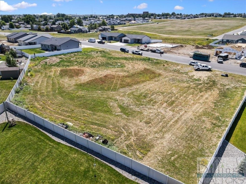 2027 Gleneagles BOULEVARD, Billings, MT 59105