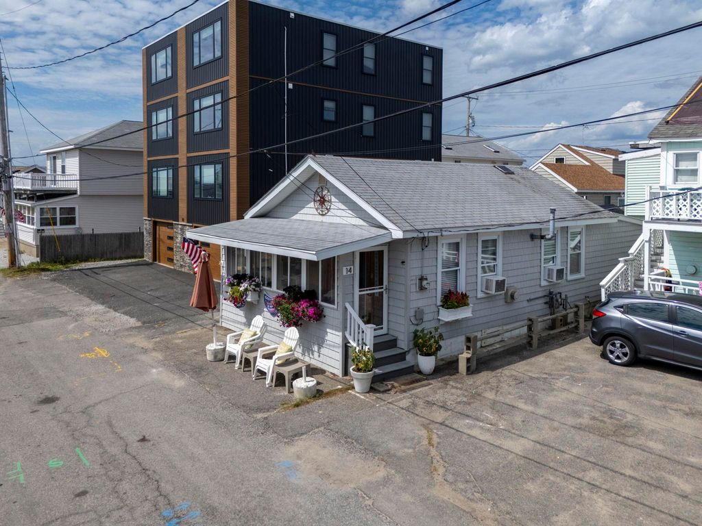 Image 1 of property listing at 14 Manchester St Unit 1, Hampton, NH 03842