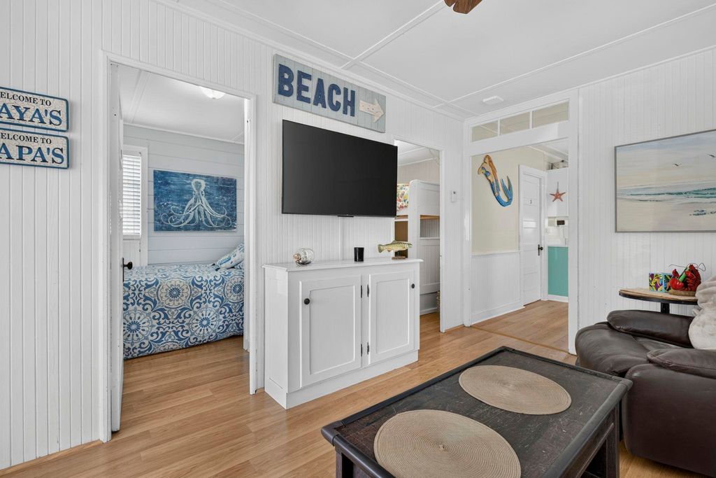 Image 11 of property listing at 14 Manchester St Unit 1, Hampton, NH 03842