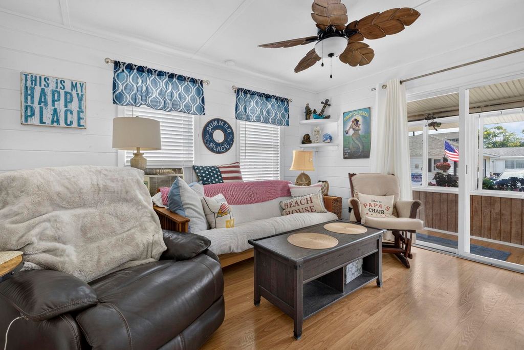 Image 14 of property listing at 14 Manchester St Unit 1, Hampton, NH 03842