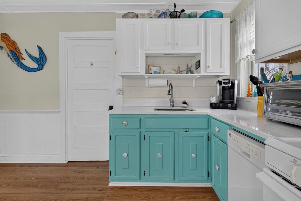 Image 15 of property listing at 14 Manchester St Unit 1, Hampton, NH 03842