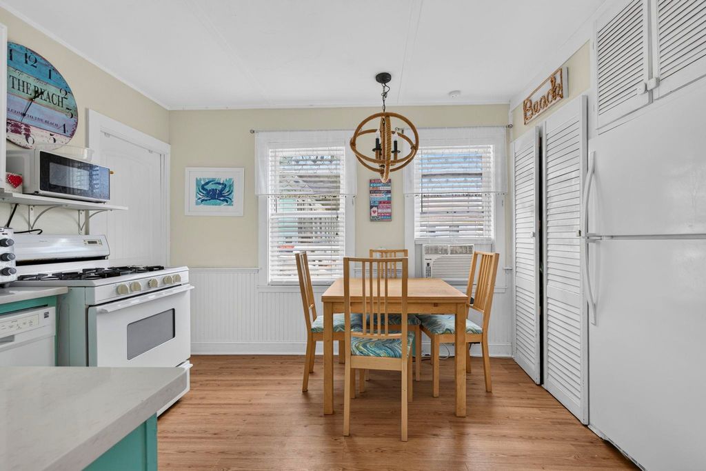 Image 17 of property listing at 14 Manchester St Unit 1, Hampton, NH 03842