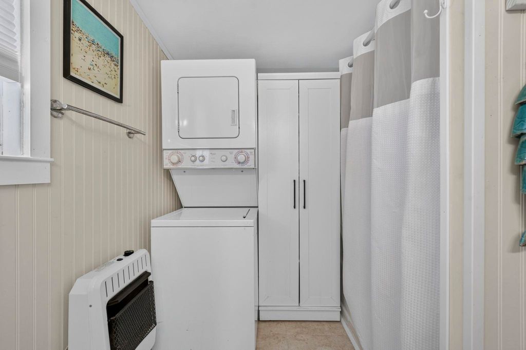 Image 19 of property listing at 14 Manchester St Unit 1, Hampton, NH 03842