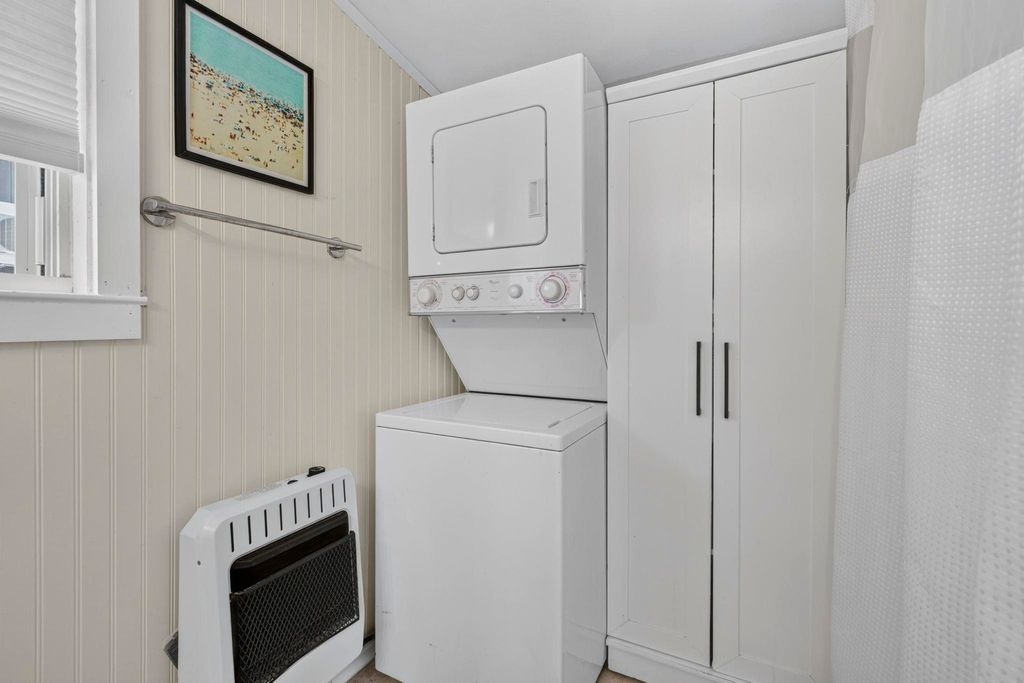 Image 20 of property listing at 14 Manchester St Unit 1, Hampton, NH 03842