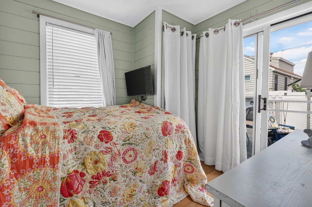 Image 26 of property listing at 14 Manchester St Unit 1, Hampton, NH 03842