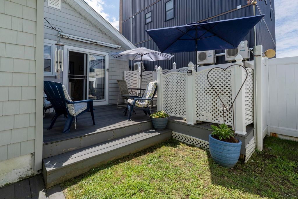 Image 29 of property listing at 14 Manchester St Unit 1, Hampton, NH 03842