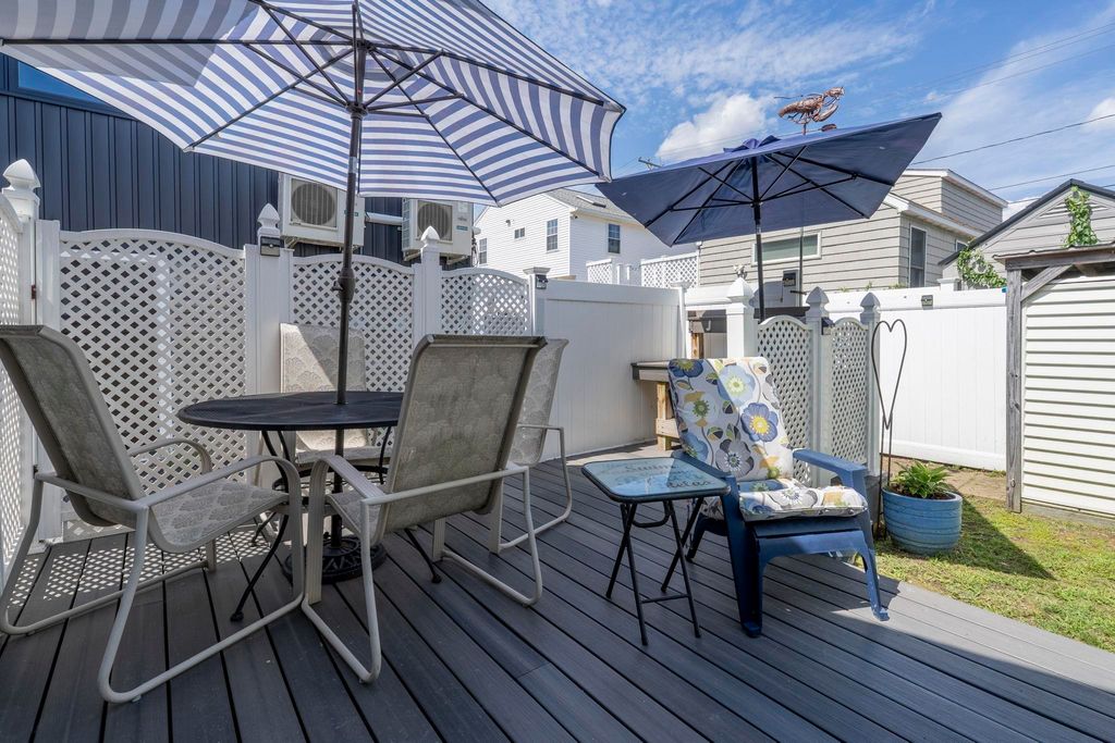 Image 31 of property listing at 14 Manchester St Unit 1, Hampton, NH 03842
