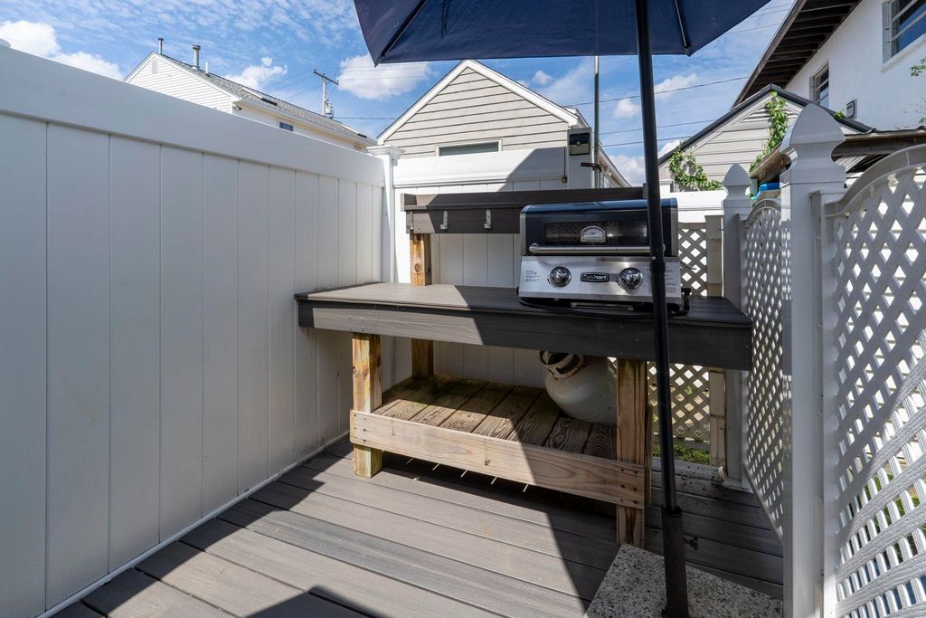 Image 32 of property listing at 14 Manchester St Unit 1, Hampton, NH 03842