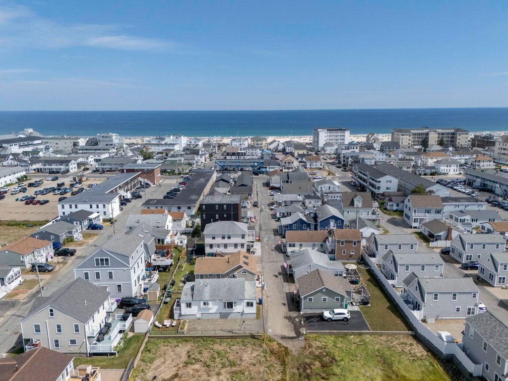 Image 33 of property listing at 14 Manchester St Unit 1, Hampton, NH 03842