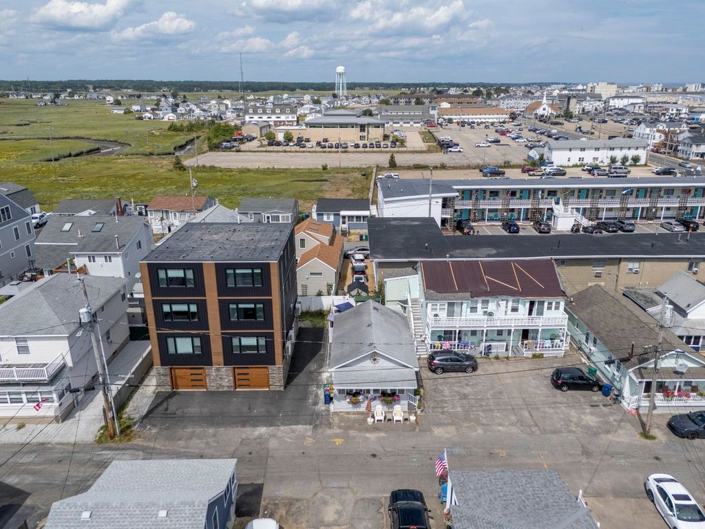 Image 35 of property listing at 14 Manchester St Unit 1, Hampton, NH 03842