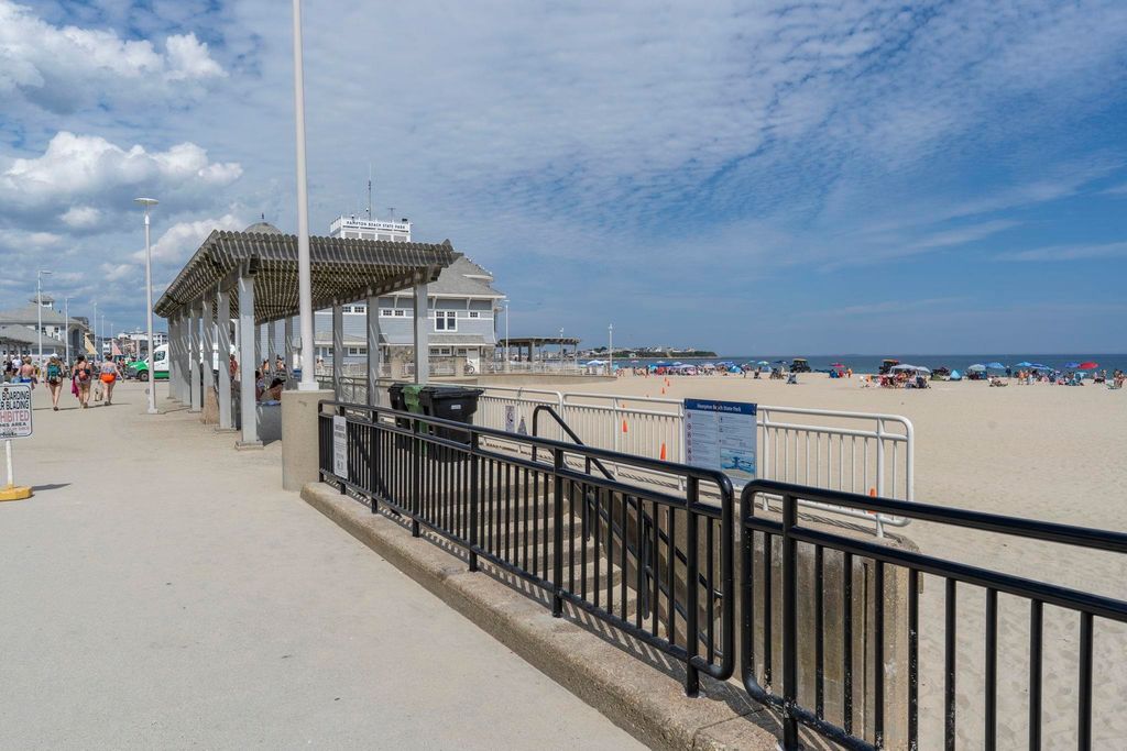 Image 38 of property listing at 14 Manchester St Unit 1, Hampton, NH 03842