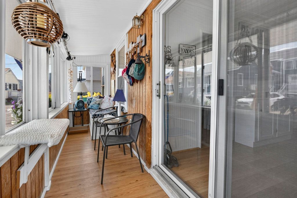 Image 6 of property listing at 14 Manchester St Unit 1, Hampton, NH 03842