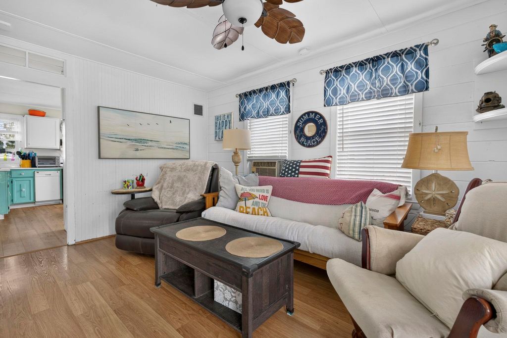 Image 8 of property listing at 14 Manchester St Unit 1, Hampton, NH 03842