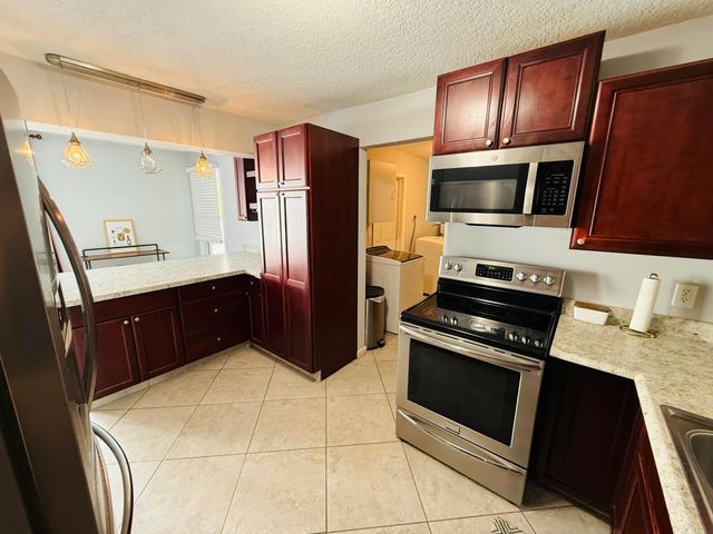 6719 Eastview Drive, Lake Worth, FL 33462
