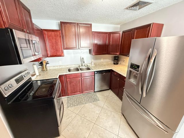 6719 Eastview Drive, Lake Worth, FL 33462