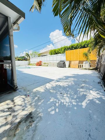 6719 Eastview Drive, Lake Worth, FL 33462