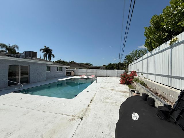 6719 Eastview Drive, Lake Worth, FL 33462