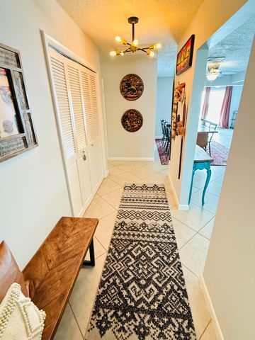 6719 Eastview Drive, Lake Worth, FL 33462