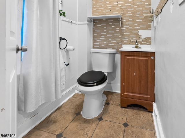 1323 North Ave, Elizabeth City, NJ 07208