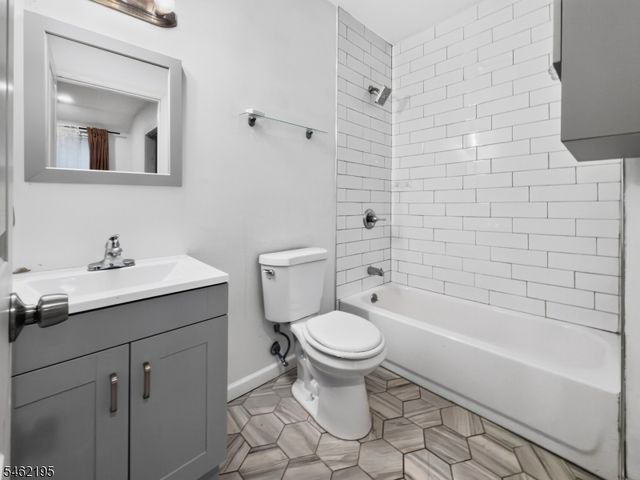 1323 North Ave, Elizabeth City, NJ 07208