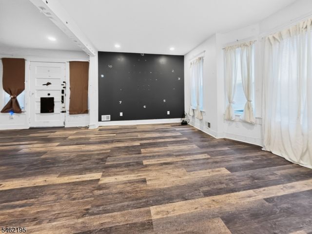 1323 North Ave, Elizabeth City, NJ 07208