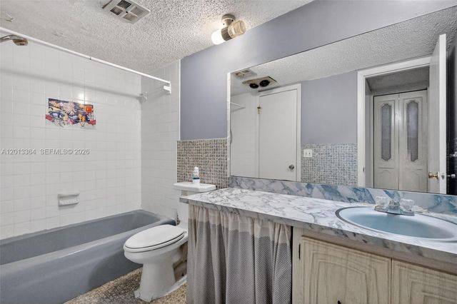2040 NW 81st Avenue 122, Pembroke Pines, FL 33024