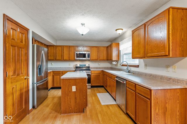 1689 Sagemeadow Drive, Brownsburg, IN 46112