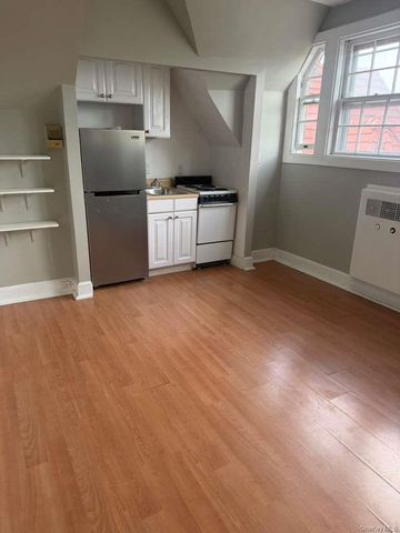 1 Station Square 411, Forest Hills, NY 11375