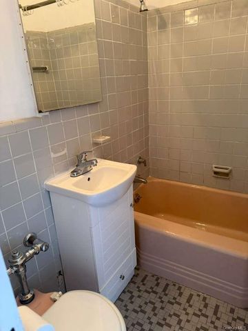 1 Station Square 411, Forest Hills, NY 11375